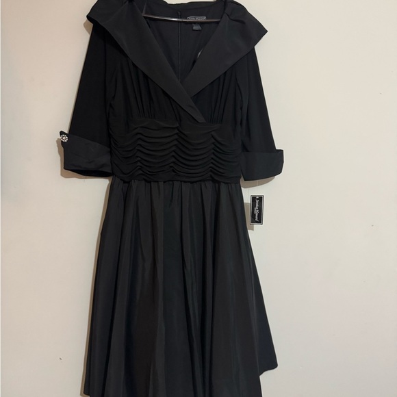 Elegant Black Off-Shoulder Dress - Picture 10 of 10